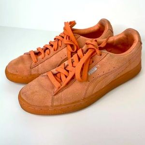 Puma Suede Classic Sneaker Salmon Women’s size 7 Dawn
